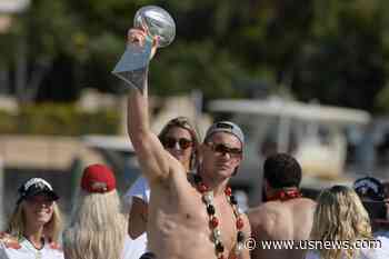 Brady-Gronk Trophy Pass Wows Bucs' Super Bowl Boat Parade