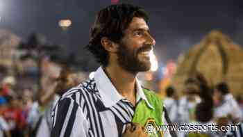 Uruguayan soccer player Sebastian Abreu adds to world record by signing with 30th club