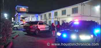 Man shot, killed outside NE Houston hotel - Houston Chronicle