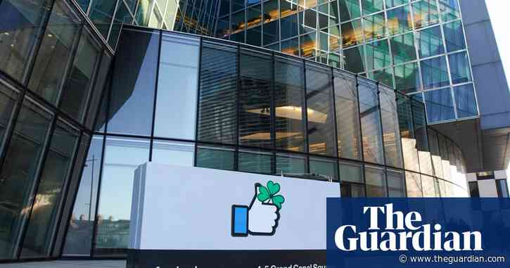 Facebook moderators 'told not to discuss working conditions'