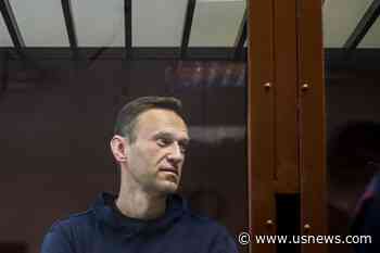 Police Search Navalny Headquarters in Late-Night Raid