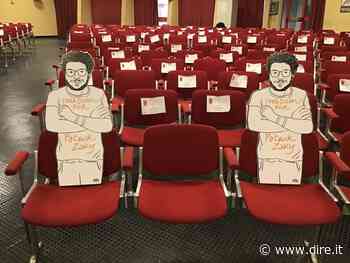 Zaki diventa simbolicamente sindacalista: le sue sagome siedono alla Cgil di Modena - DIRE.it - Dire