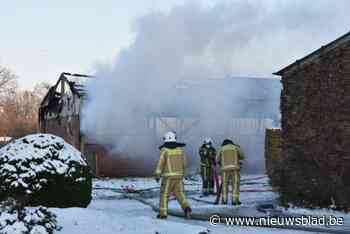 Hevige brand verwoest loods