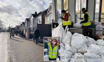 Covid UK: Food poverty fears as queues mount at London food bank - Daily Mail