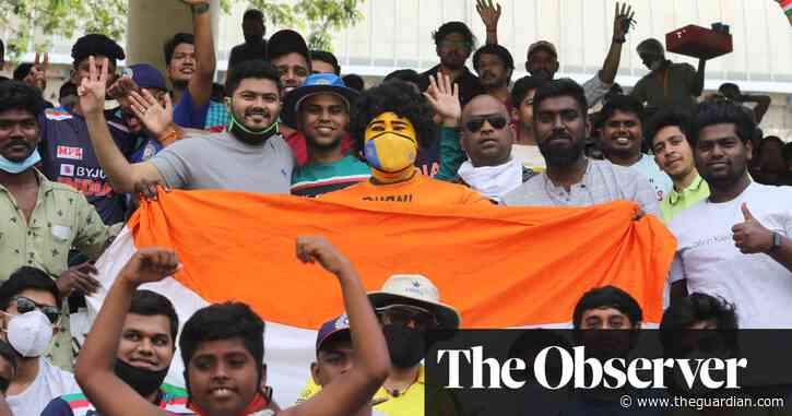 India's buzzing crowd take joy from knowing where to look in grim times