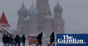 Record-breaking snowfalls blanket Moscow – video