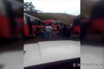 Reportan enfrentamientos entre empresas de transporte en la vía Montebello - 90 Minutos