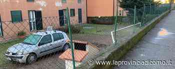 Erba, l'auto “vola” nel giardino Il conducente fugge all'ora di cena - La Provincia di Como