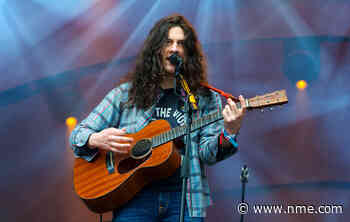 Kurt Vile performs 'Runner Ups' for Food For Love benefit livestream - NME