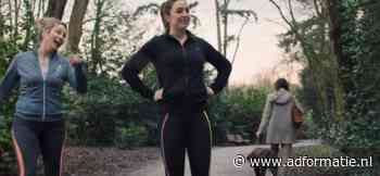 Ilse helemaal in de ban van de voordelige boodschappen van Albert Heijn