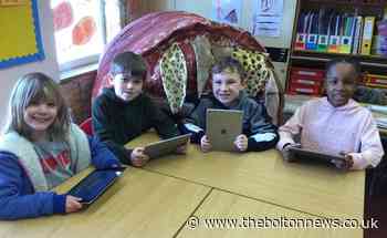 Donation buys Westhoughton primary school pupils iPads and laptops - The Bolton News
