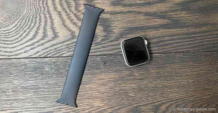 Apple offering free repairs for Apple Watch Series 5 and SE devices stuck in Power Reserve mode
