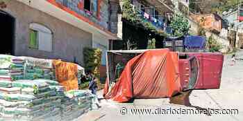 Vuelca camioneta que transportaba masa en Ruiz Cortínez, Cuernavaca - Diario de Morelos