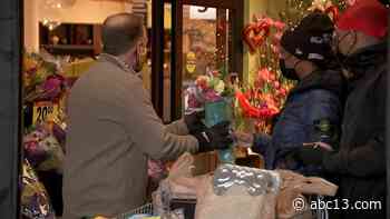Houston shoppers come to each other's aid during winter storm fallout - KTRK-TV