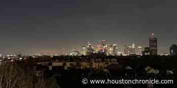Officials want Texans to conserve energy. So why was downtown Houston's bright skyline lit up? - Houston Chronicle