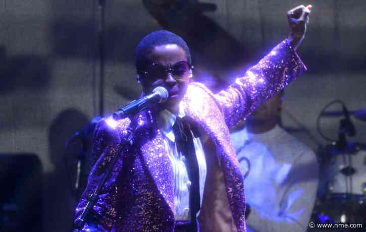 Lauryn Hill makes history as first female MC to go diamond