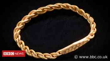 Isle of Man Viking jewellery found by metal detectorist