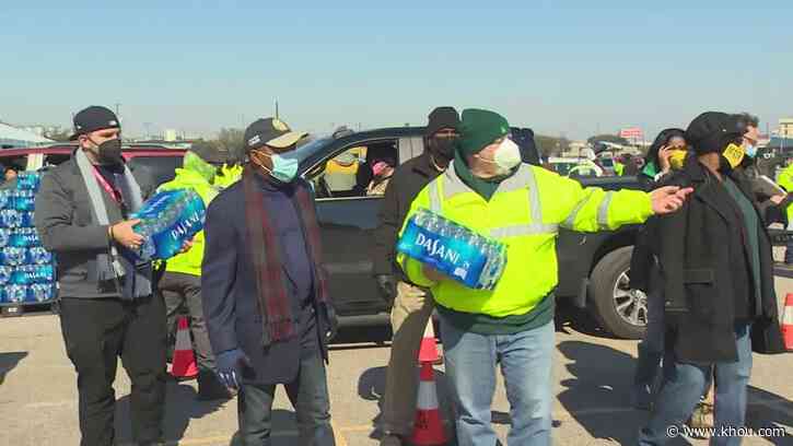 Water mass distribution site planned for Saturday, says Houston mayor - KHOU.com