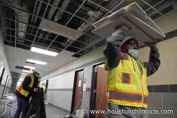 Will Houston-area schools reopen Monday? Depends on the water, education leaders say - Houston Chronicle