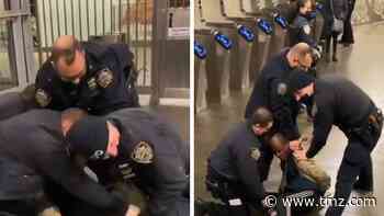 New York Transit Cop Repeatedly Punches Violent Suspect in the Face