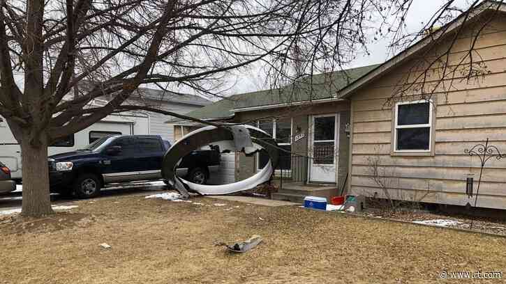 United jet suffers engine failure & fire, makes emergency landing in Denver while scattering DEBRIS on houses (VIDEOS)