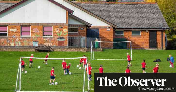 Ban on outside sport can end, top scientist urges Johnson