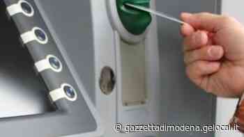 Modena, prelevati 11mila euro da bancomat di anziani A processo la badante - La Gazzetta di Modena