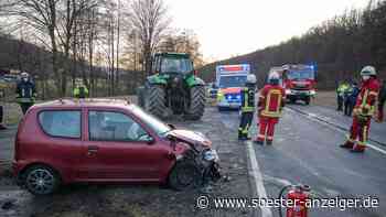 Schwerer Unfall in Netphen: Fiat kracht gegen Traktor - Fahrerin verletzt - Soester Anzeiger