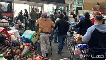 Texas H-E-B store gives customers free groceries during power outage