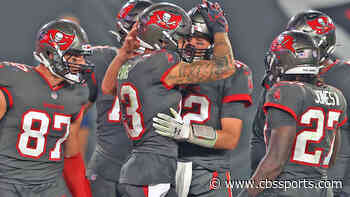Mike Evans says Tom Brady was texting film clips to his teammates at midnight throughout Super Bowl week