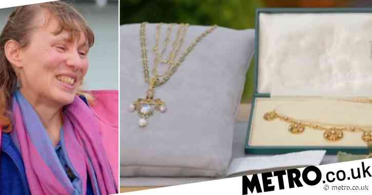 Antiques Roadshow guest lost for words as necklaces handed down from grandmother valued at £23K