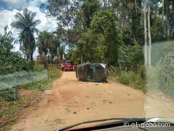 Carro capota e deixa duas pessoas feridas em Ibitinga - G1