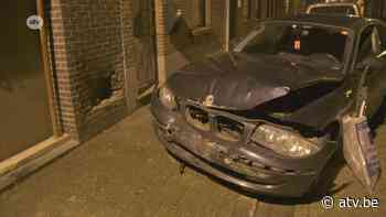 Auto knalt tegen gevel in Niel - ATV