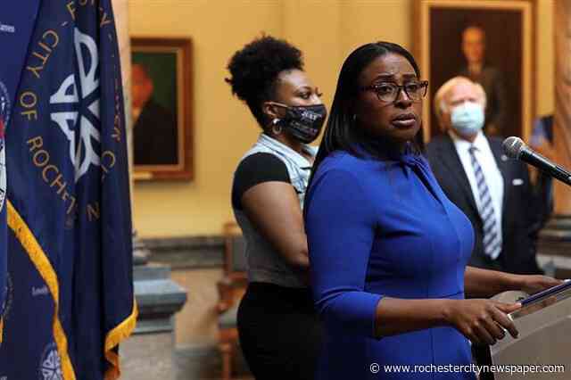 Judge denies bid to dismiss criminal case against Warren