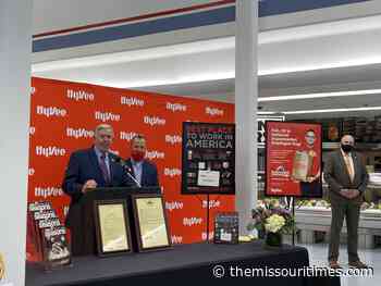 Parson thanks grocery workers while touring Hy-Vee coronavirus vaccine site - The Missouri Times