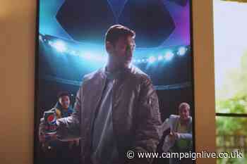 Lionel Messi steals from a student in Pepsi Max Champions League campaign