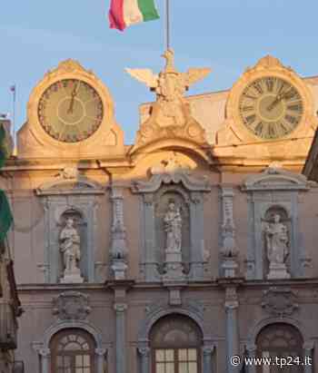 "L'orologio di Palazzo Cavarretta è fermo da tempo ..." - Tp24