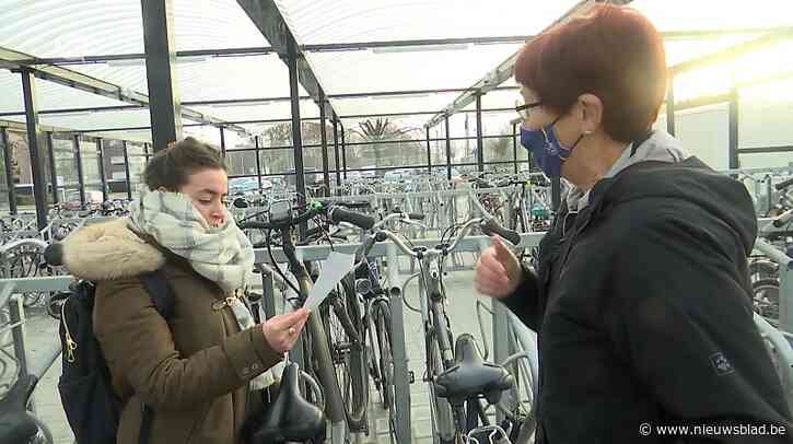 Vlaams Belang Beveren voert actie tegen sluiting stationsloket