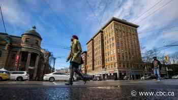 B.C. expanding vaccine workforce as province records 559 new COVID-19 cases