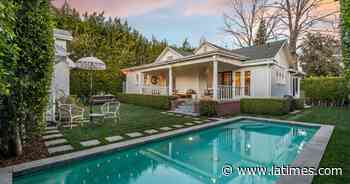 Lena Dunham lists 102-year-old bungalow in Spaulding Square - Los Angeles Times