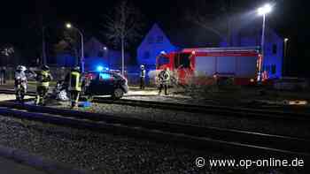 Griesheim (Darmstadt-Dieburg): Unfall legt Straßenbahn - Auto landet auf den Gleisen - op-online.de