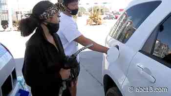 Houston rapper Trae Tha Truth gives over 250 families a free tank of gas following the storm - KTRK-TV