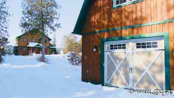 Bell CEO's high-speed connected cottage in Lac-Sainte-Marie, Que., fuels bandwidth envy