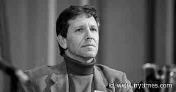 Memoir by Amos Oz’s Daughter Divides Family and Shocks Israel