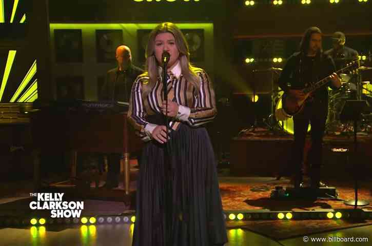 Kelly Clarkson Gets Personal With Her Cover of Everclear’s ‘Father of Mine’