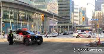 Bottles thrown from balcony of downtown Toronto condo during ‘large gathering’: police - Global News