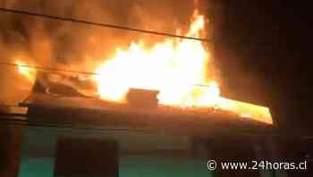 Violento incendio en San Miguel deja al menos ocho personas damnificadas - 24Horas.cl