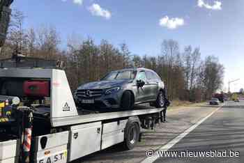 Automobiliste ramt geparkeerde auto's (Mol) - Het Nieuwsblad