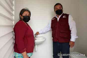 Familias de escasos recursos de Santiago Tuxtla recibieron cuartos de baño - Calor Noticias