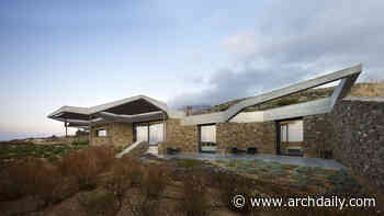 Hourglass Corral House / DECA Architecture - ArchDaily